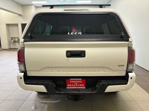 Certified 2021 Toyota Tacoma TRD Off-Road w/ TRD Premium Off Road Package AWD/4WD image 5
