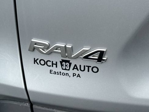 Used 2022 Toyota RAV4 LE AWD/4WD image 17