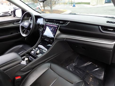 Used 2023 Jeep Grand Cherokee Limited image 18