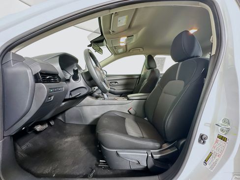 Used 2025 Nissan Sentra SV FWD image 13