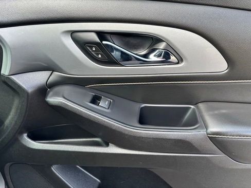 Used 2021 Chevrolet Traverse LT image 22