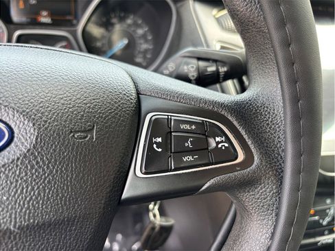 Used 2017 Ford Focus SE FWD image 20