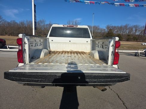 Used 2023 Chevrolet Silverado 2500 Custom w/ Custom Convenience Package image 7