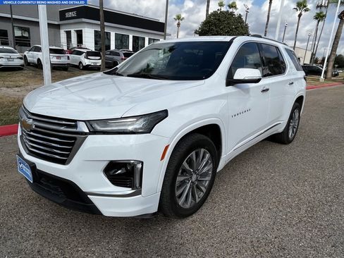 Used 2023 Chevrolet Traverse Premier image 3