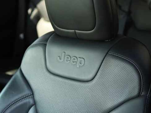Used 2020 Jeep Cherokee Limited image 45