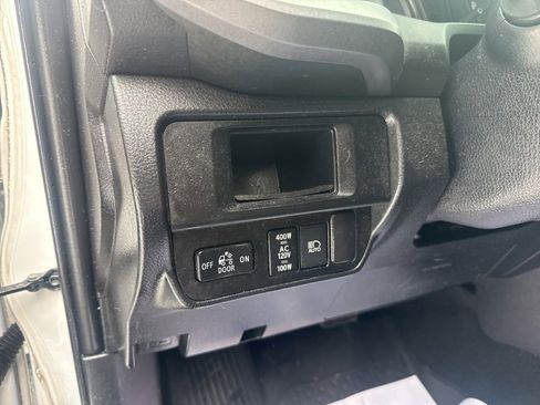 Used 2018 Toyota Tacoma TRD Sport image 15