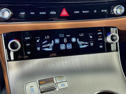 New 2027 Genesis GV70 2.5T Advanced AWD/4WD image 18