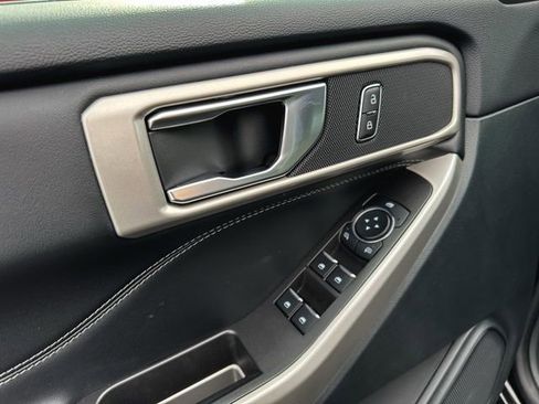 Used 2024 Ford Explorer XLT image 15