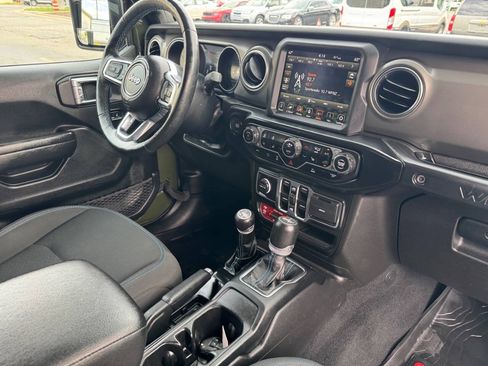 Used 2022 Jeep Wrangler Unlimited Rubicon 4xe w/ Cold Weather Group AWD/4WD image 15