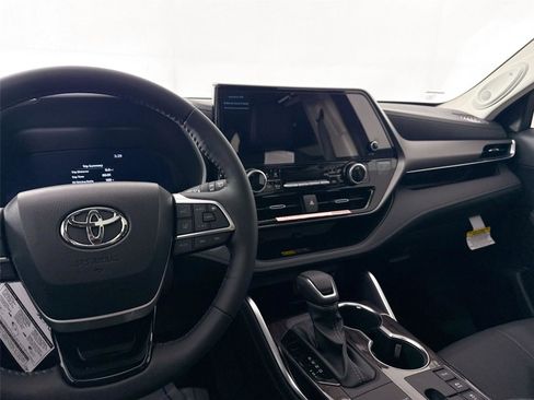New 2026 Toyota Highlander Limited image 34