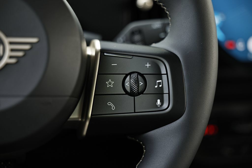 New 2026 MINI Cooper 2-Door Hardtop FWD image 31