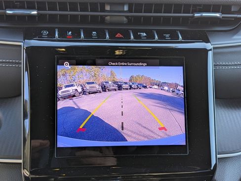 Used 2025 Jeep Grand Cherokee Altitude image 22