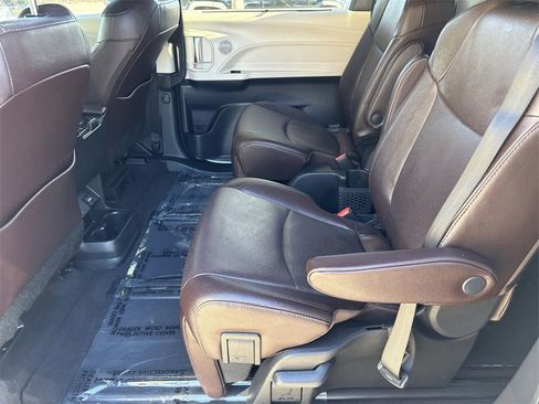 Certified 2023 Toyota Sienna Platinum image 19