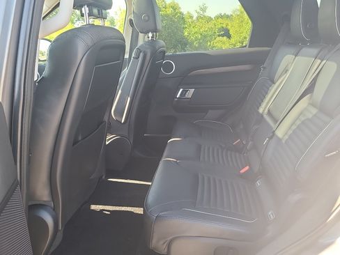 Used 2018 Land Rover Discovery HSE AWD/4WD image 37