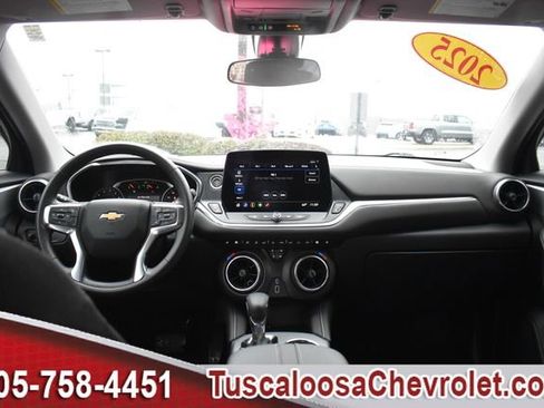 Used 2025 Chevrolet Blazer LT image 3
