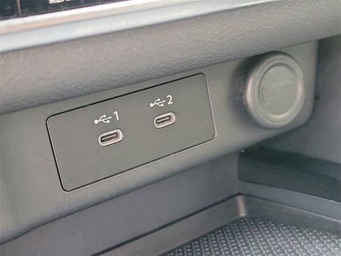 Used 2025 Nissan Rogue SV image 28