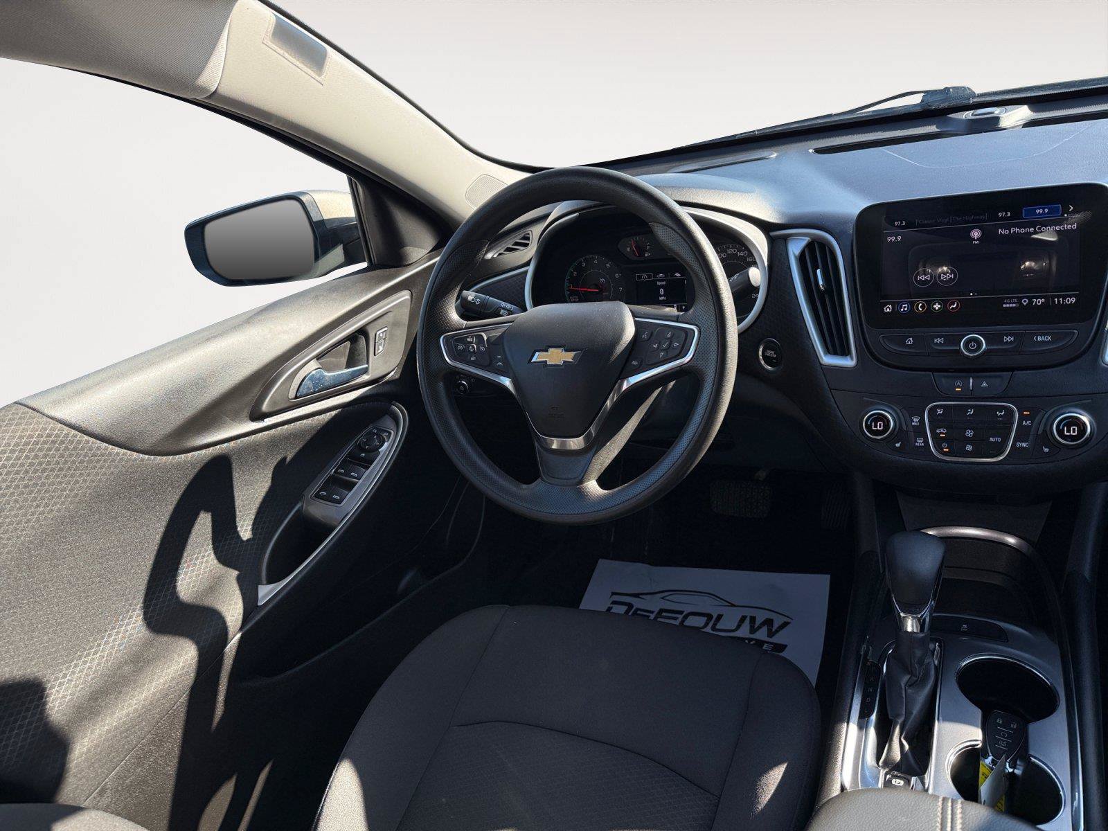 Used 2023 Chevrolet Malibu LT FWD image 11