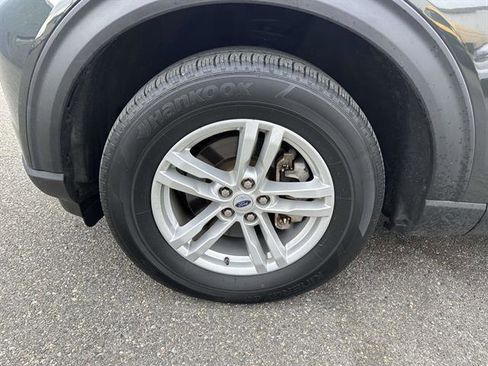 Certified 2022 Ford Explorer XLT w/ Equipment Group 202A image 4