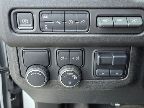 Used 2021 Chevrolet Suburban Premier w/ Premium Package image 24