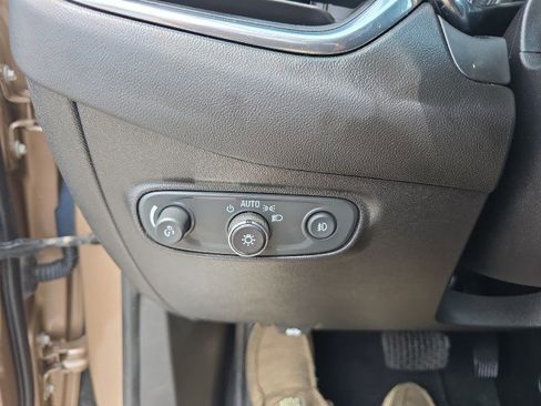 Used 2019 Chevrolet Equinox Premier FWD image 17