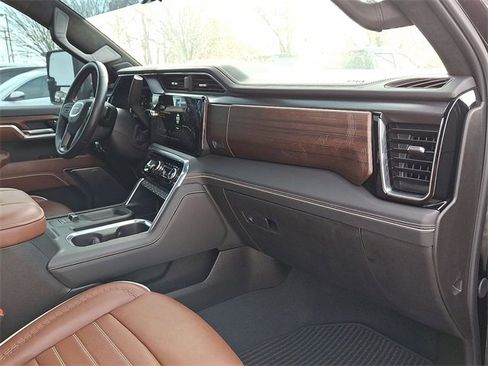 Used 2024 GMC Sierra 2500 Denali Ultimate w/ Snow Plow Prep/Camper Package image 28