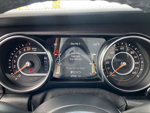 Used 2021 Jeep Wrangler Unlimited Sahara AWD/4WD image 14