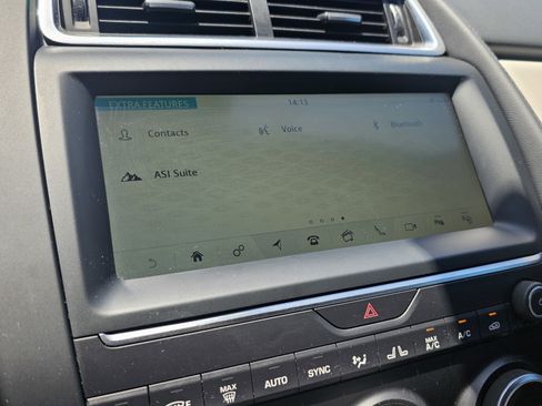 Used 2018 Jaguar E-PACE SE image 42