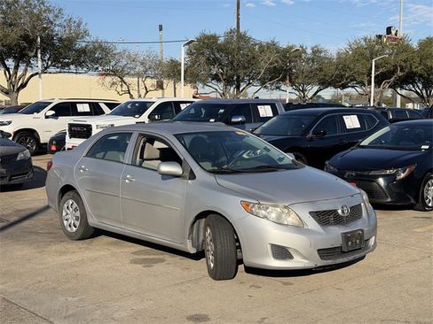 Used 2010 Toyota Corolla LE image 3