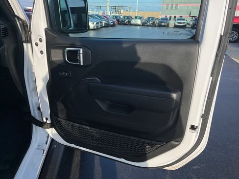 Used 2023 Jeep Gladiator Sport image 23