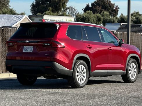 Used 2025 Toyota Grand Highlander XLE image 4