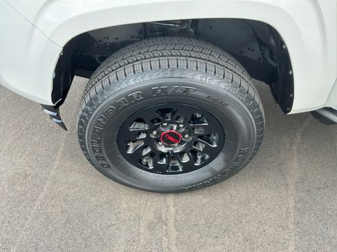 Used 2022 Toyota Tacoma SR AWD/4WD image 13
