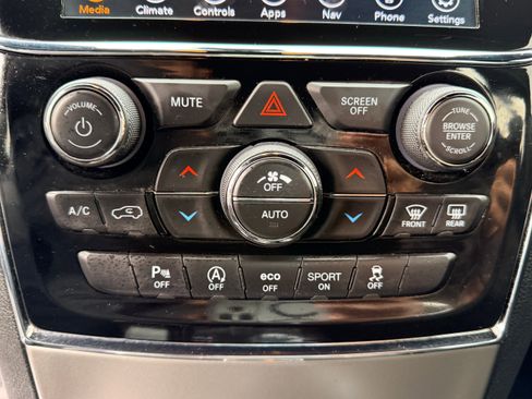 Used 2021 Jeep Grand Cherokee Limited image 16