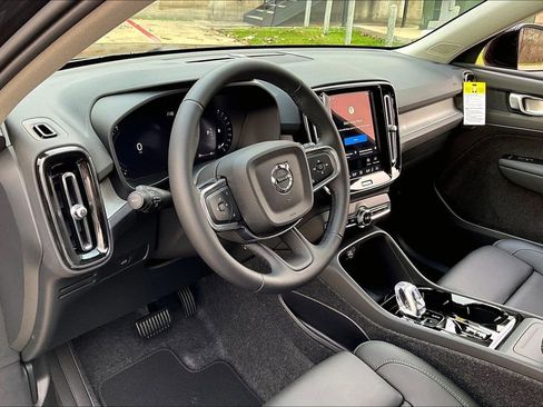 New 2026 Volvo XC40 B5 Plus image 31