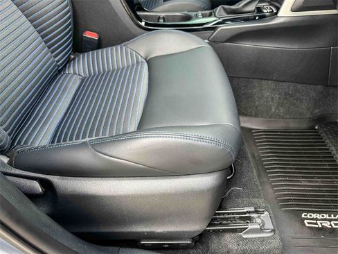 Used 2024 Toyota Corolla Cross XSE image 24