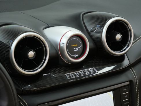 Used 2015 Ferrari California T RWD image 34