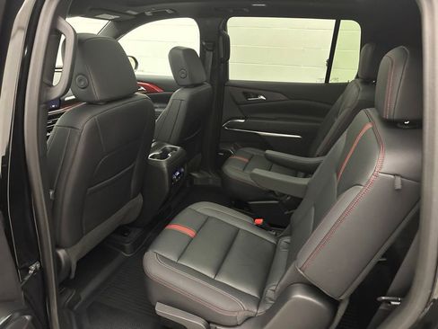 Used 2024 Chevrolet Traverse RS AWD/4WD image 68