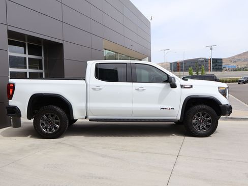 Used 2024 GMC Sierra 1500 AT4X AWD/4WD image 4