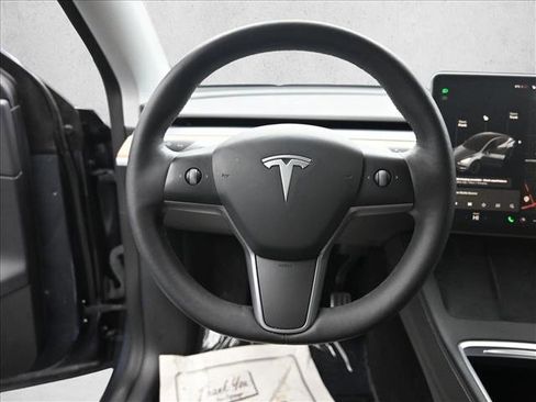 Used 2021 Tesla Model Y Long Range image 12
