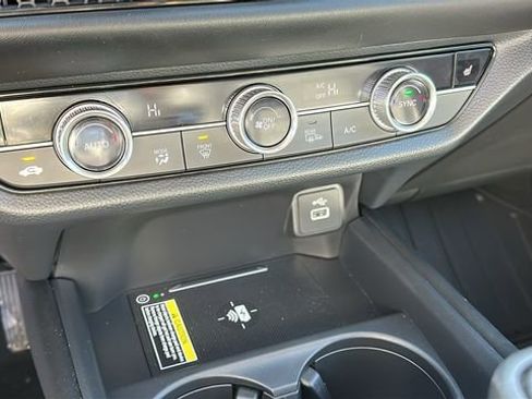 Used 2025 Honda HR-V EX-L image 17