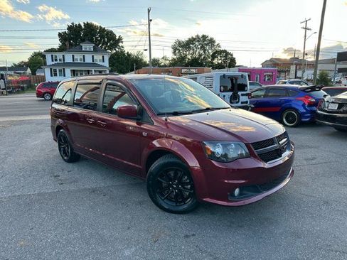 Used 2019 Dodge Grand Caravan SE FWD image 3
