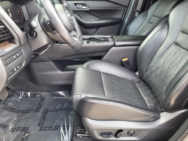 Certified 2024 Nissan Rogue Platinum w/ Platinum Premium Package AWD/4WD image 9