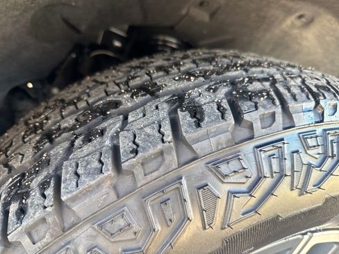 Used 2024 Chevrolet Colorado Z71 w/ Z71 Convenience Package 2 image 27