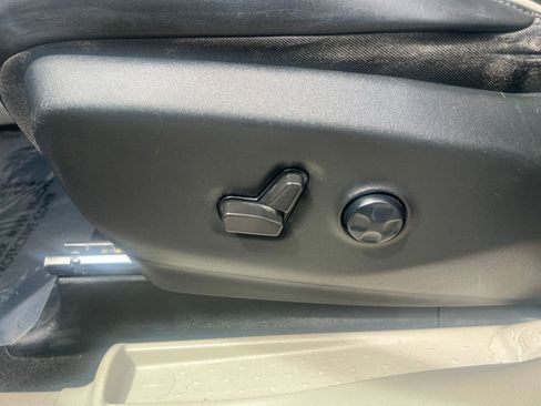Used 2022 Chrysler Pacifica Limited FWD image 23