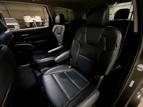 Used 2025 Kia Telluride S AWD/4WD image 25