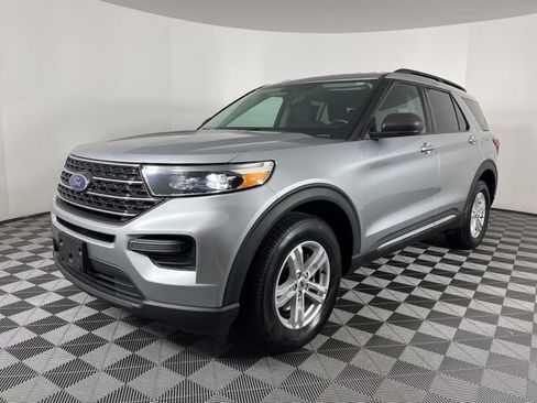 Used 2022 Ford Explorer XLT image 5