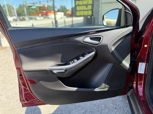 Used 2014 Ford Focus Titanium image 11