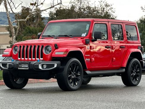 Used 2023 Jeep Wrangler Unlimited Sahara w/ Cold Weather Group image 8