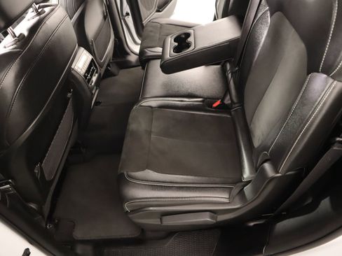 Used 2024 Jeep Grand Cherokee L Laredo image 12