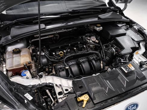 Used 2017 Ford Focus SEL image 47