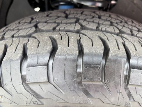 Used 2024 Toyota Tacoma TRD Off-Road AWD/4WD image 11